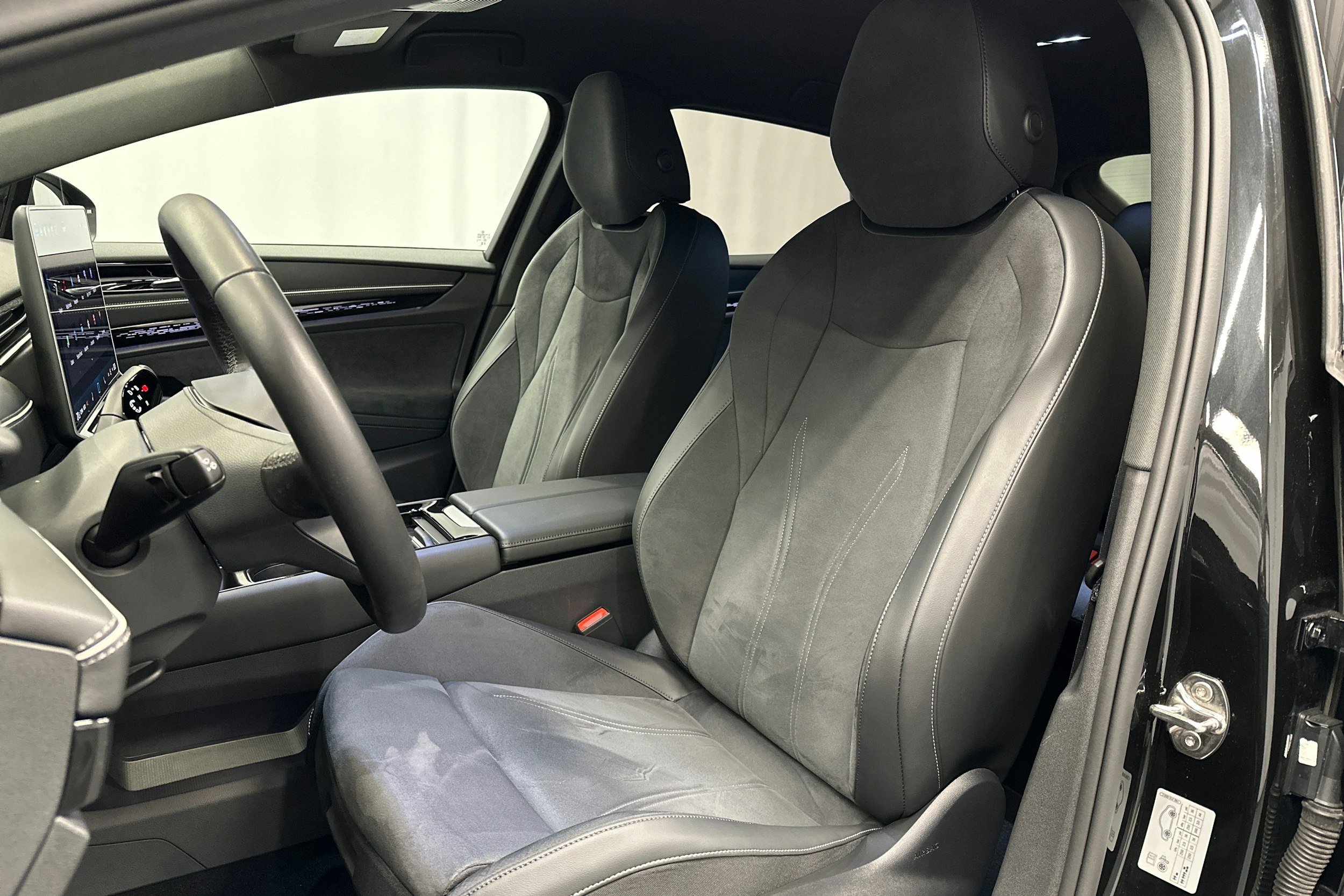 musta Volkswagen ID.7 2025 kuva 16.