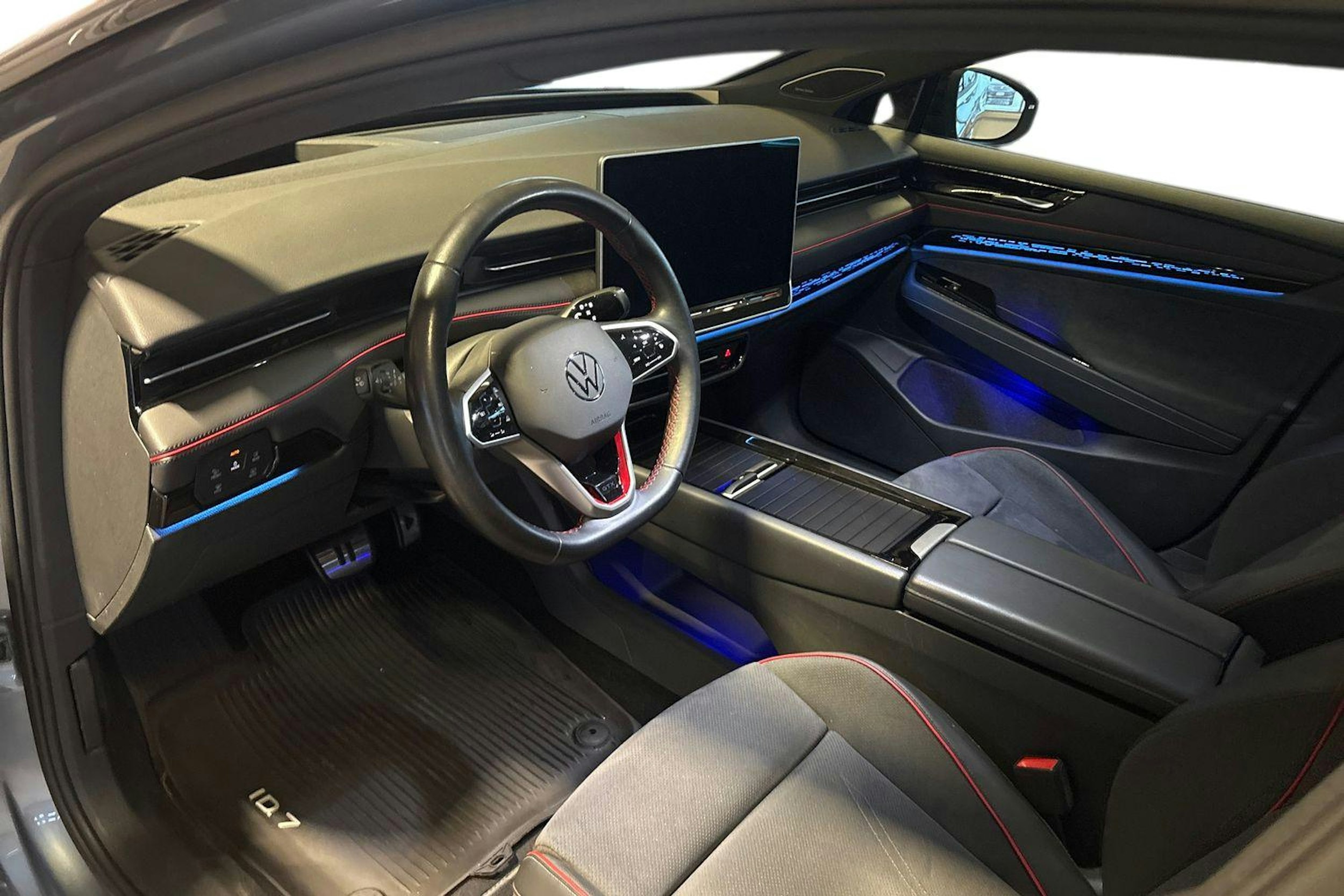 Sininen Volkswagen ID.7 2025 kuva 6.