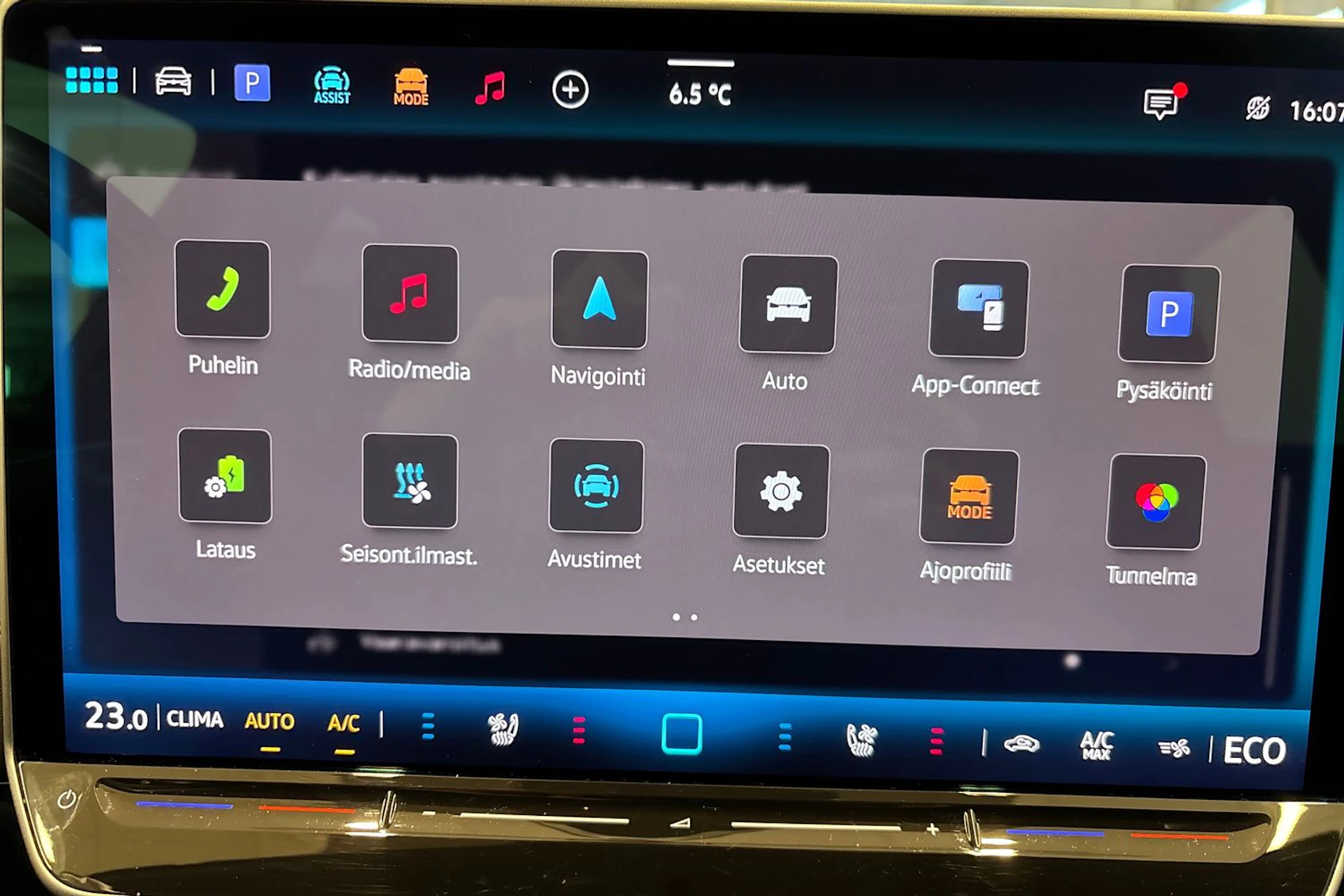 Sininen Volkswagen ID.7 2025 kuva 22.