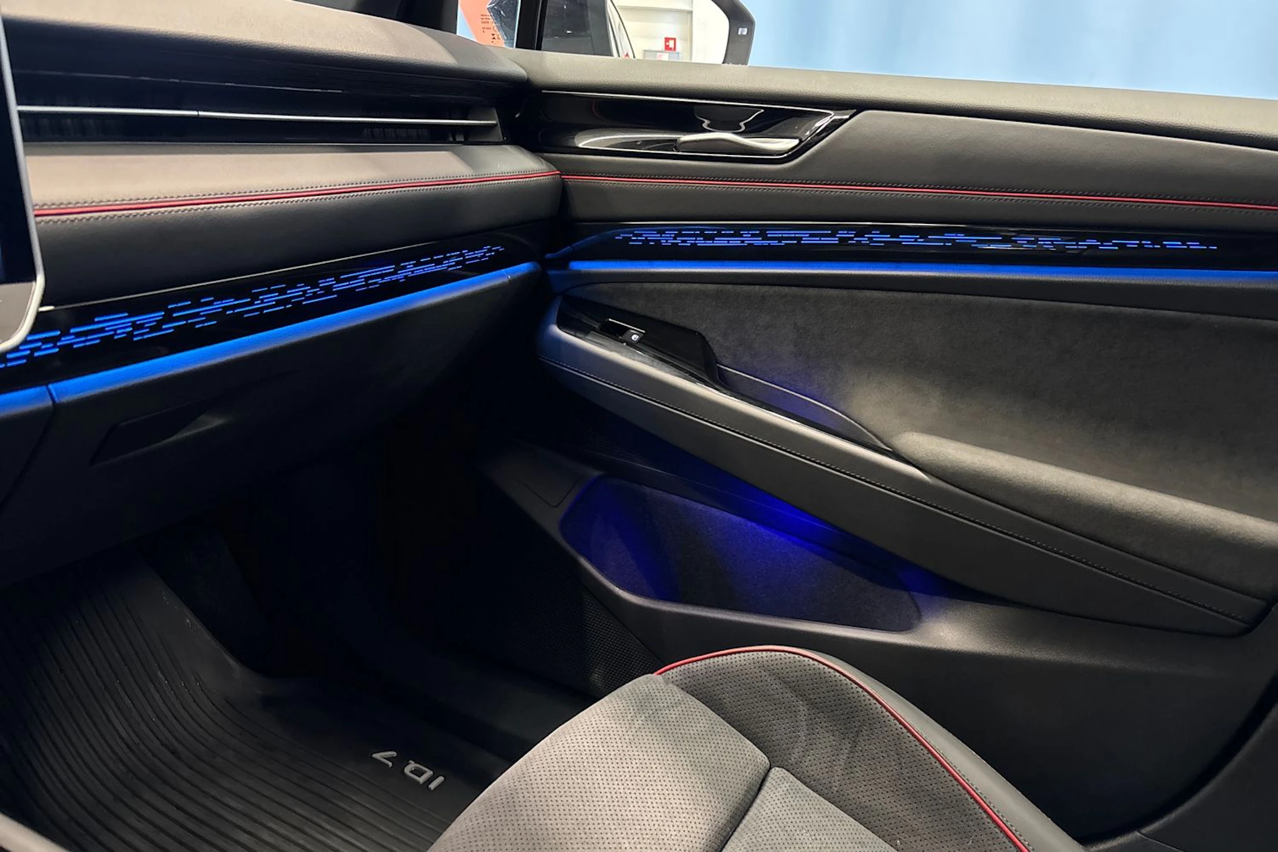 Sininen Volkswagen ID.7 2025 kuva 29.