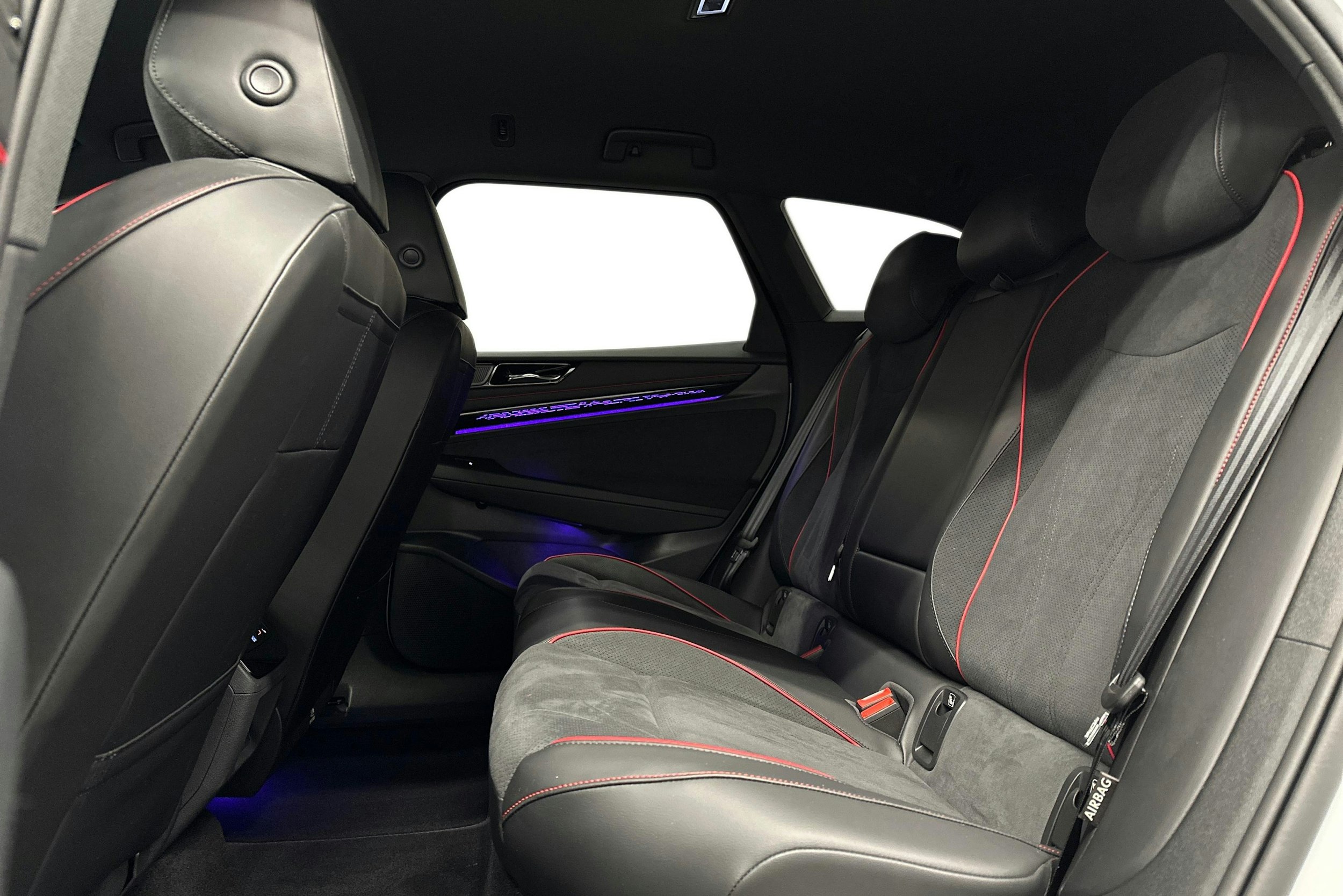 valkoinen Volkswagen ID.7 2025 kuva 10.