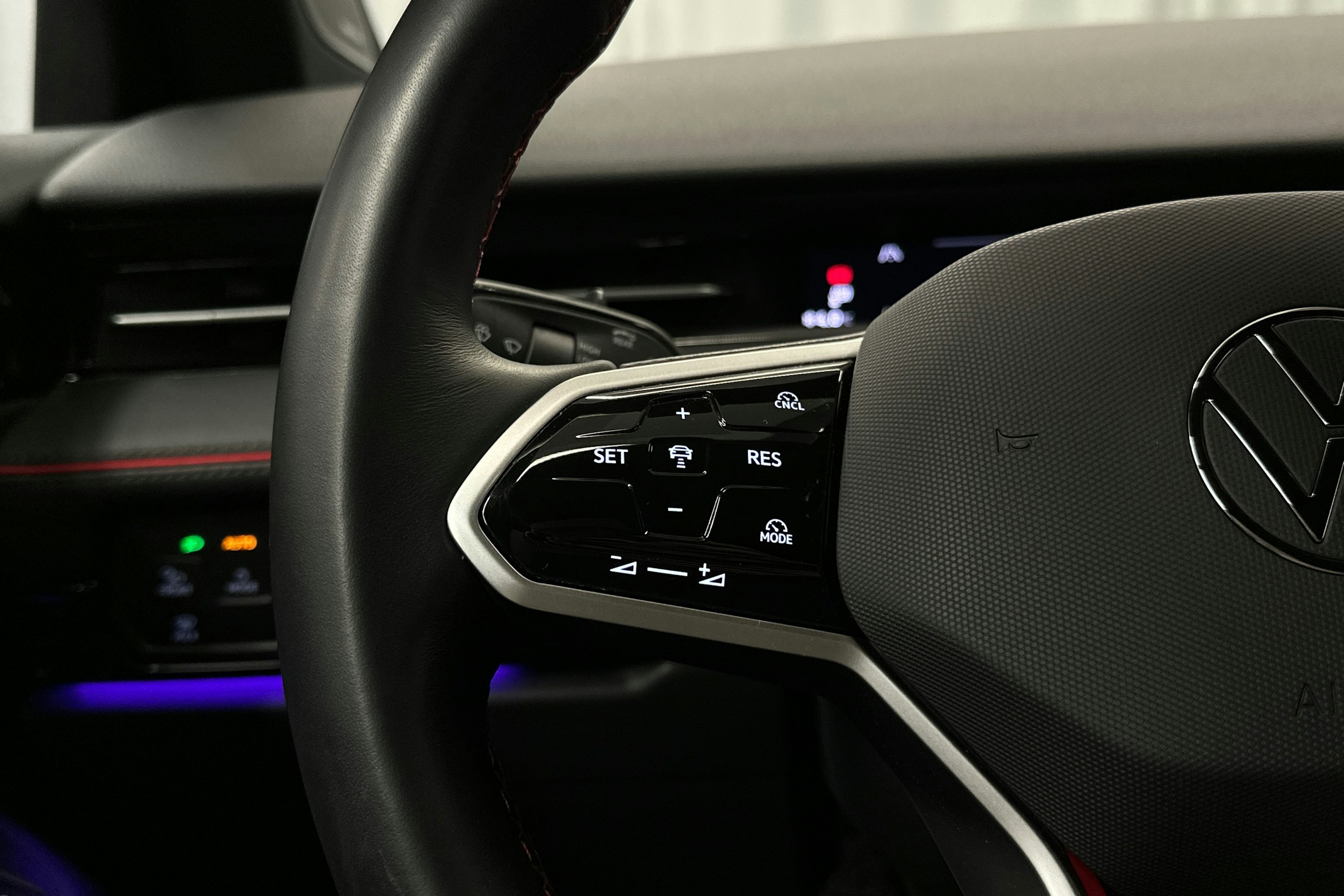 valkoinen Volkswagen ID.7 2025 kuva 14.