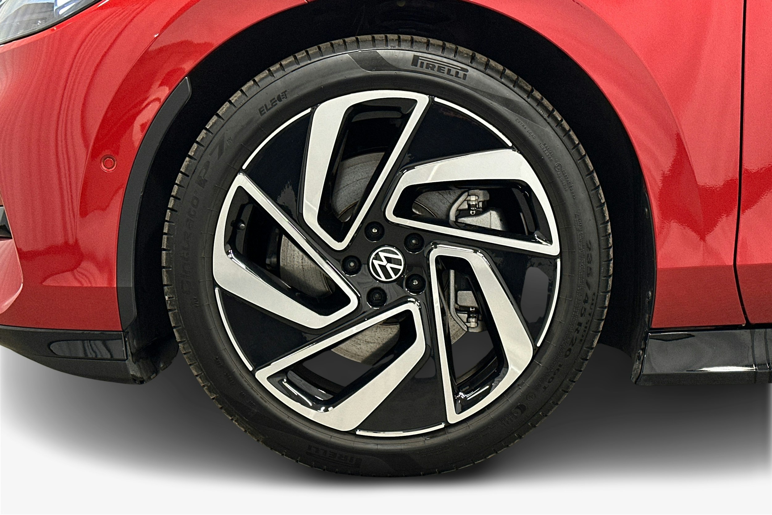 punainen Volkswagen ID.7 2025 kuva 11.