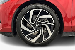 punainen Volkswagen ID.7 2025 kuva 11.