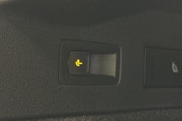 punainen Volkswagen ID.7 2025 kuva 16.