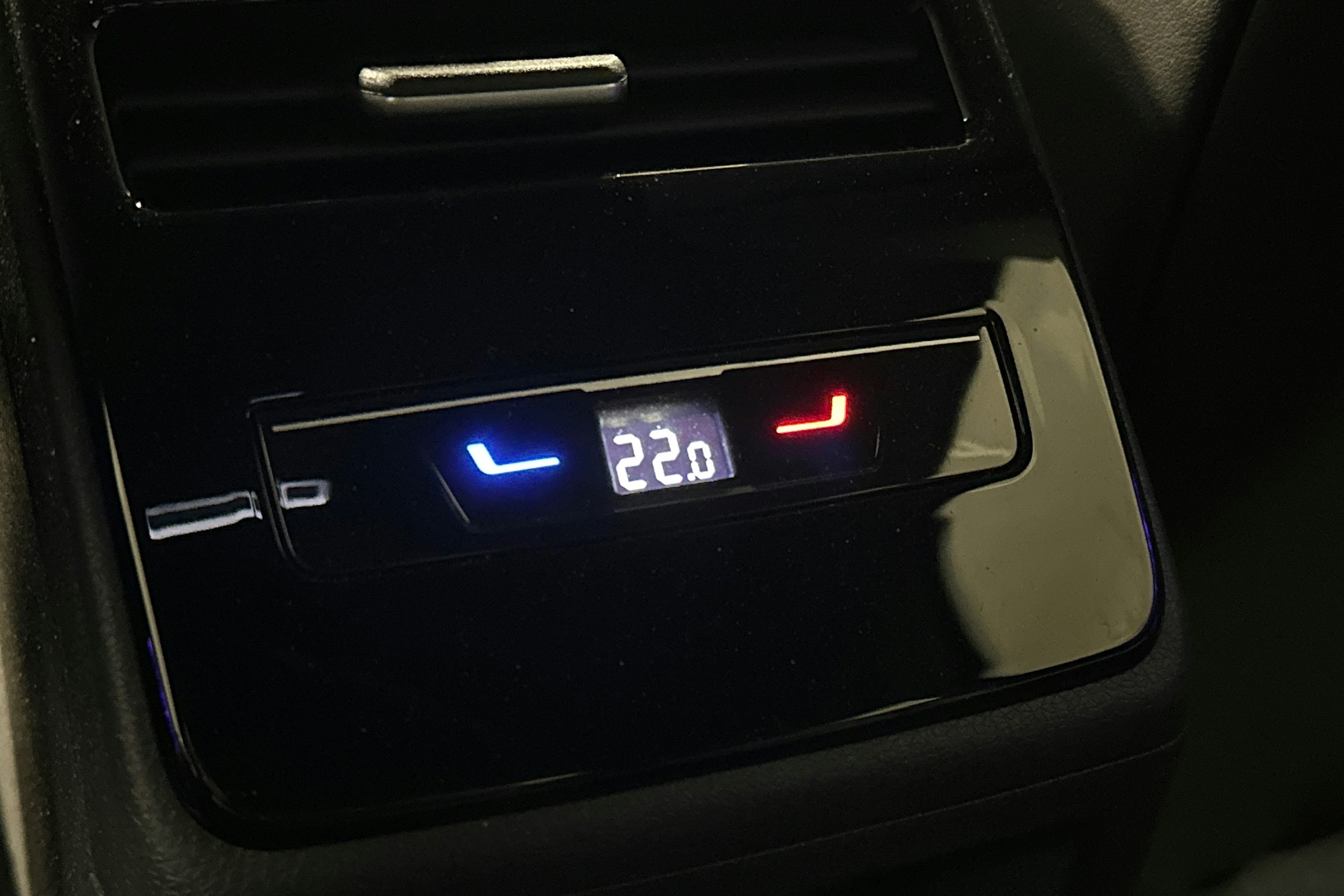 punainen Volkswagen ID.7 2025 kuva 17.