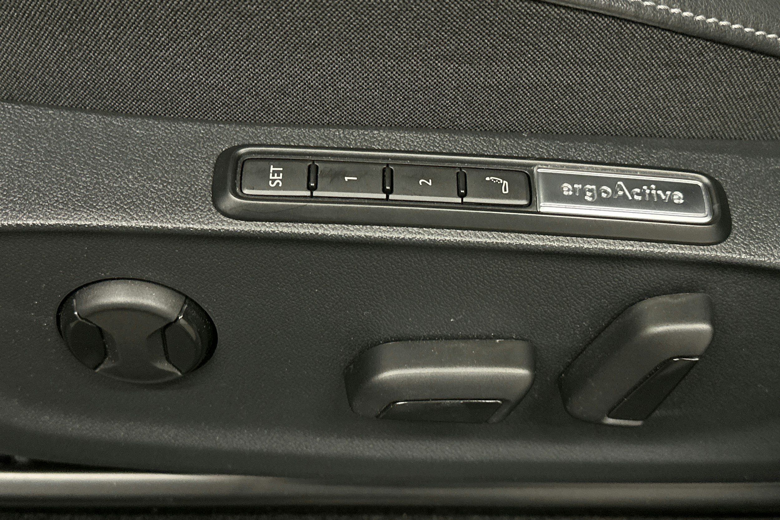 punainen Volkswagen ID.7 2025 kuva 19.