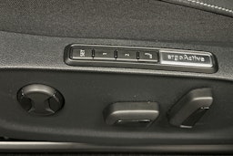 punainen Volkswagen ID.7 2025 kuva 19.