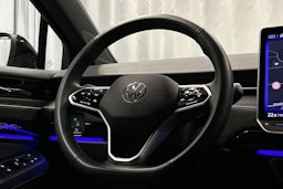 punainen Volkswagen ID.7 2025 kuva 21.