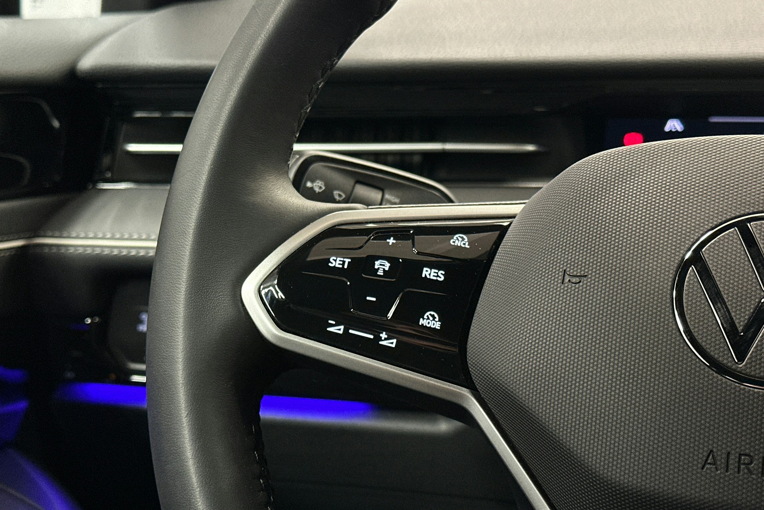 punainen Volkswagen ID.7 2025 kuva 22.