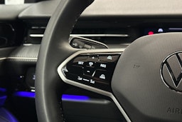 punainen Volkswagen ID.7 2025 kuva 22.