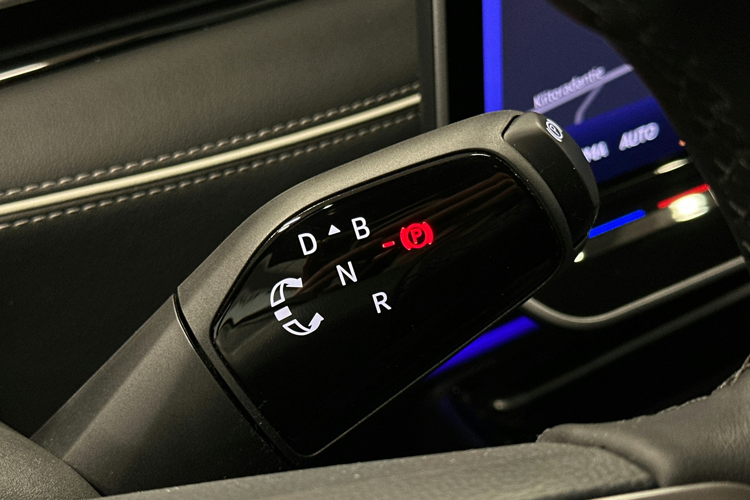 punainen Volkswagen ID.7 2025 kuva 24.