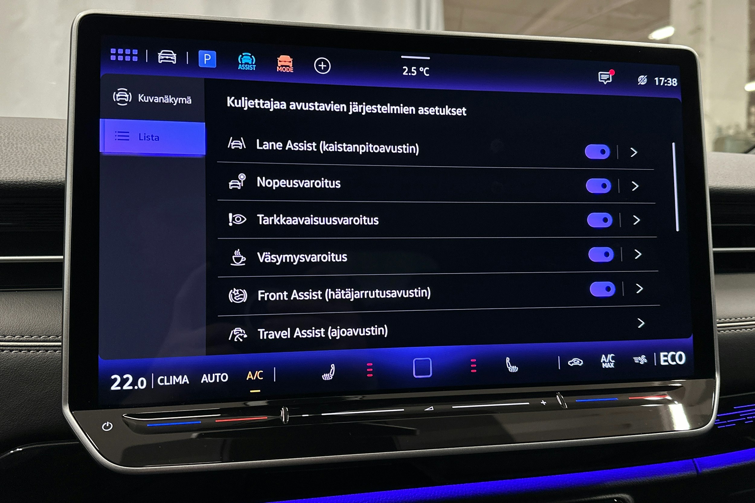 punainen Volkswagen ID.7 2025 kuva 31.