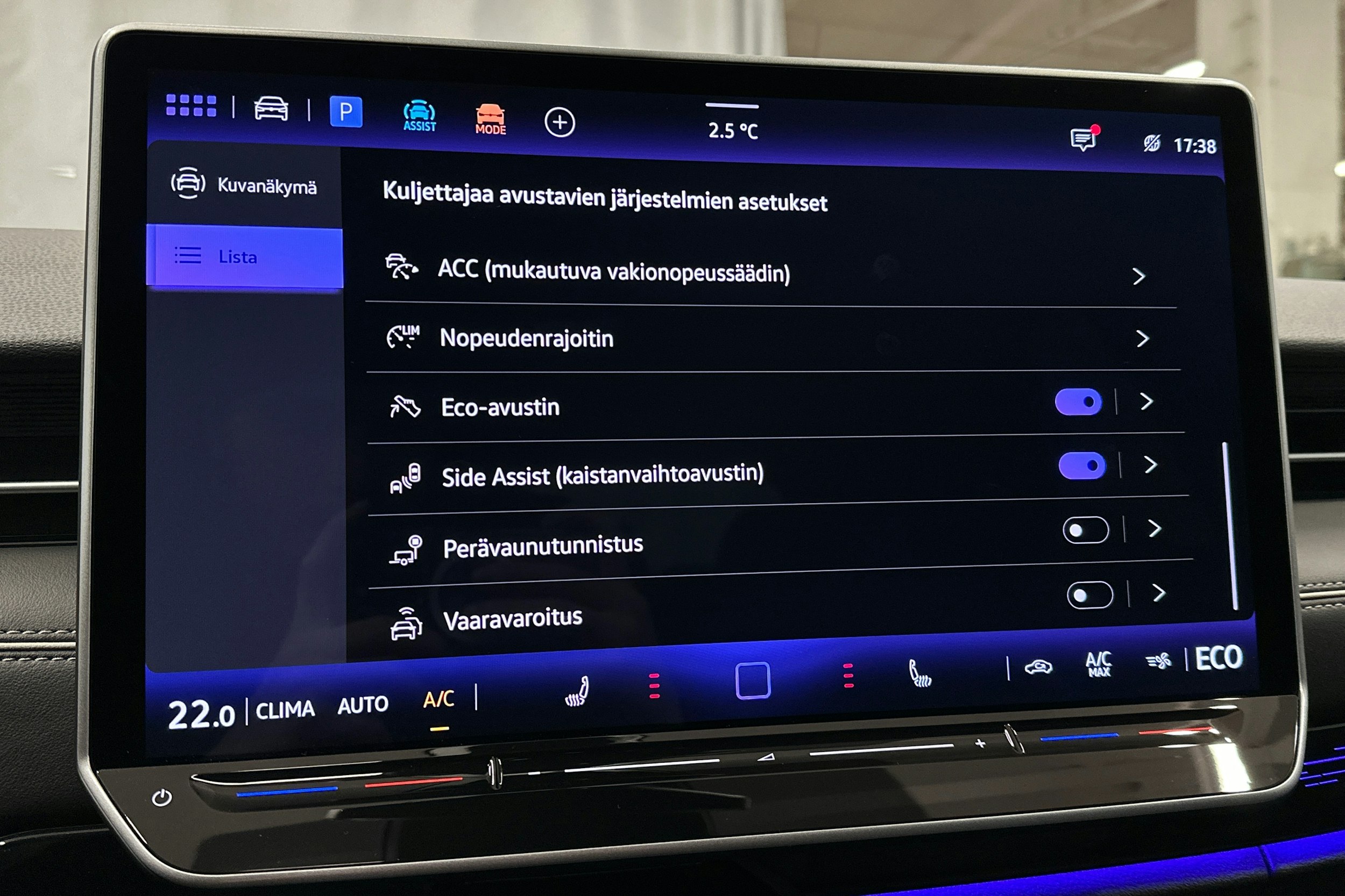 punainen Volkswagen ID.7 2025 kuva 32.