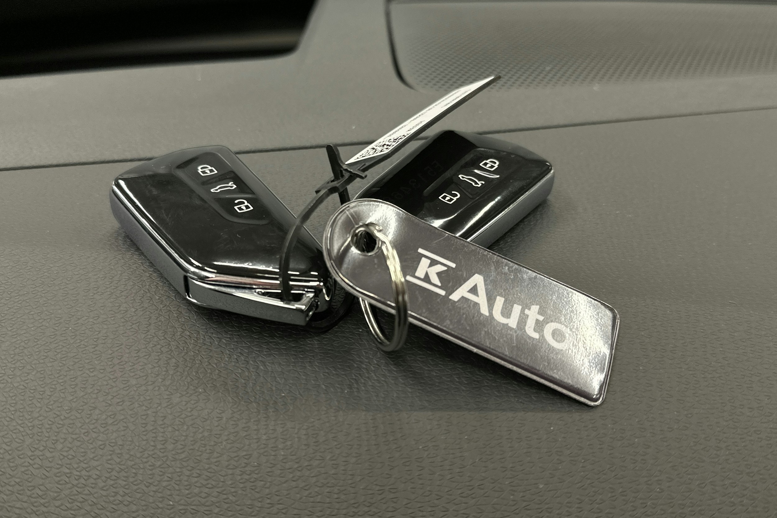 punainen Volkswagen ID.7 2025 kuva 37.