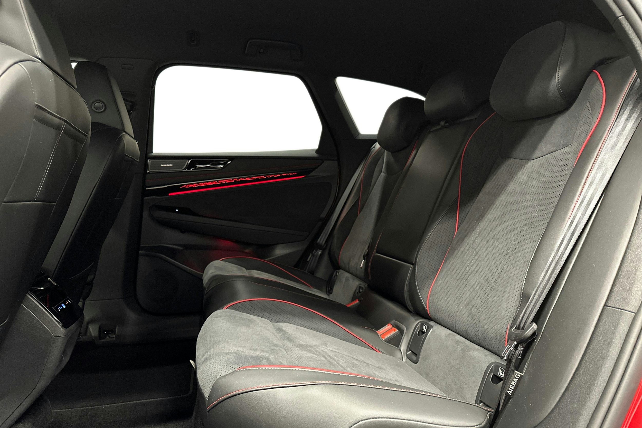 punainen Volkswagen ID.7 2025 kuva 8.