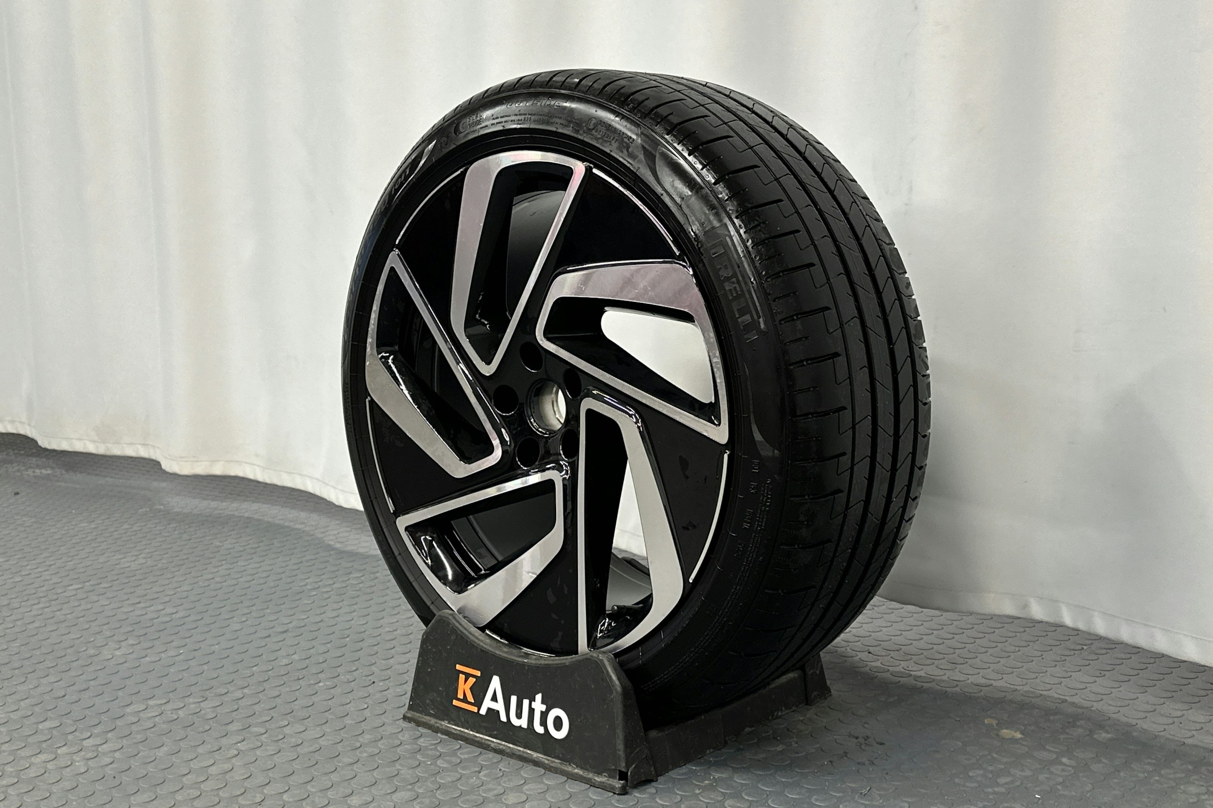 punainen Volkswagen ID.7 2025 kuva 10.