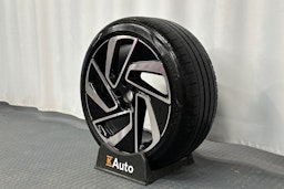 punainen Volkswagen ID.7 2025 kuva 10.