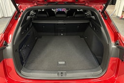 punainen Volkswagen ID.7 2025 kuva 11.