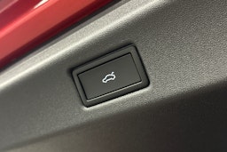 punainen Volkswagen ID.7 2025 kuva 12.