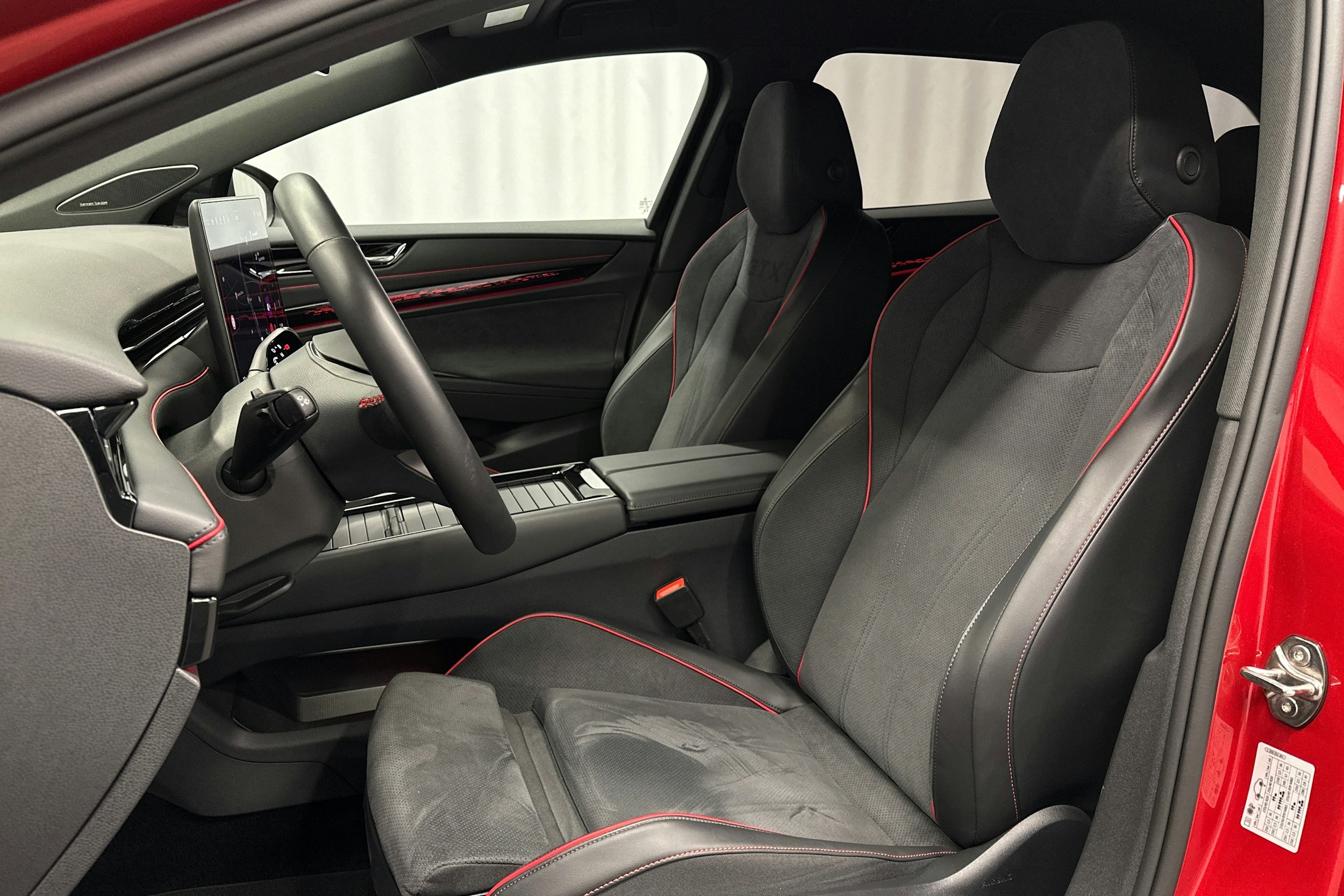 punainen Volkswagen ID.7 2025 kuva 15.