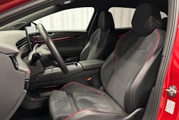 punainen Volkswagen ID.7 2025 kuva 15.