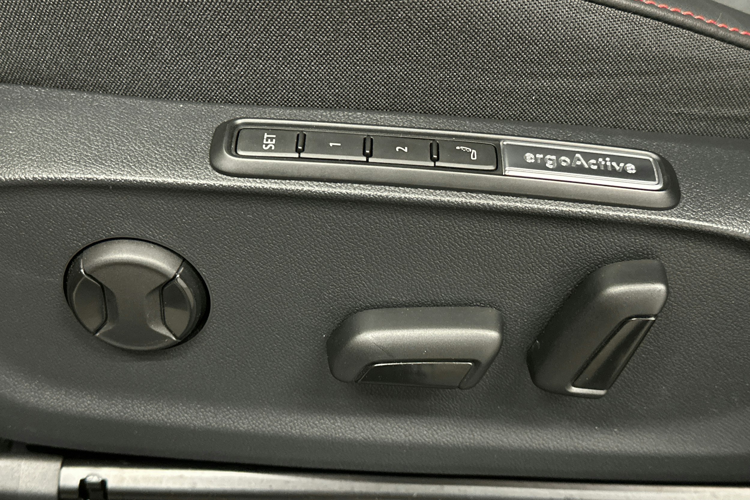 punainen Volkswagen ID.7 2025 kuva 16.