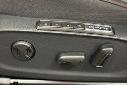 punainen Volkswagen ID.7 2025 kuva 16.