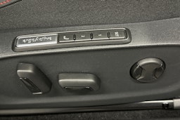 punainen Volkswagen ID.7 2025 kuva 17.