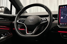 punainen Volkswagen ID.7 2025 kuva 18.