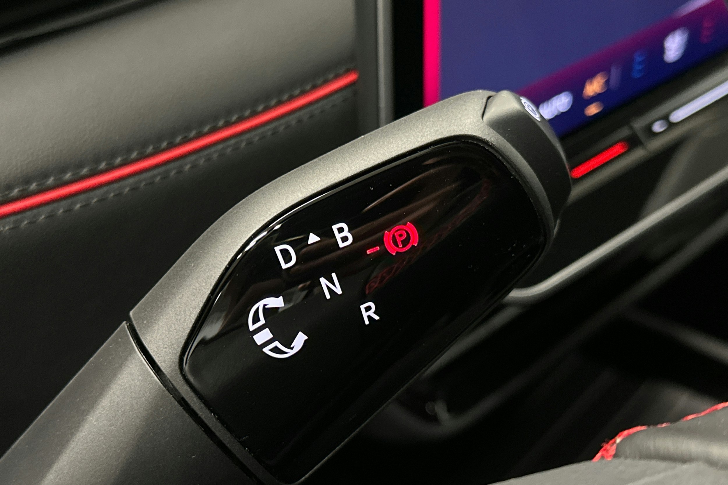 punainen Volkswagen ID.7 2025 kuva 21.