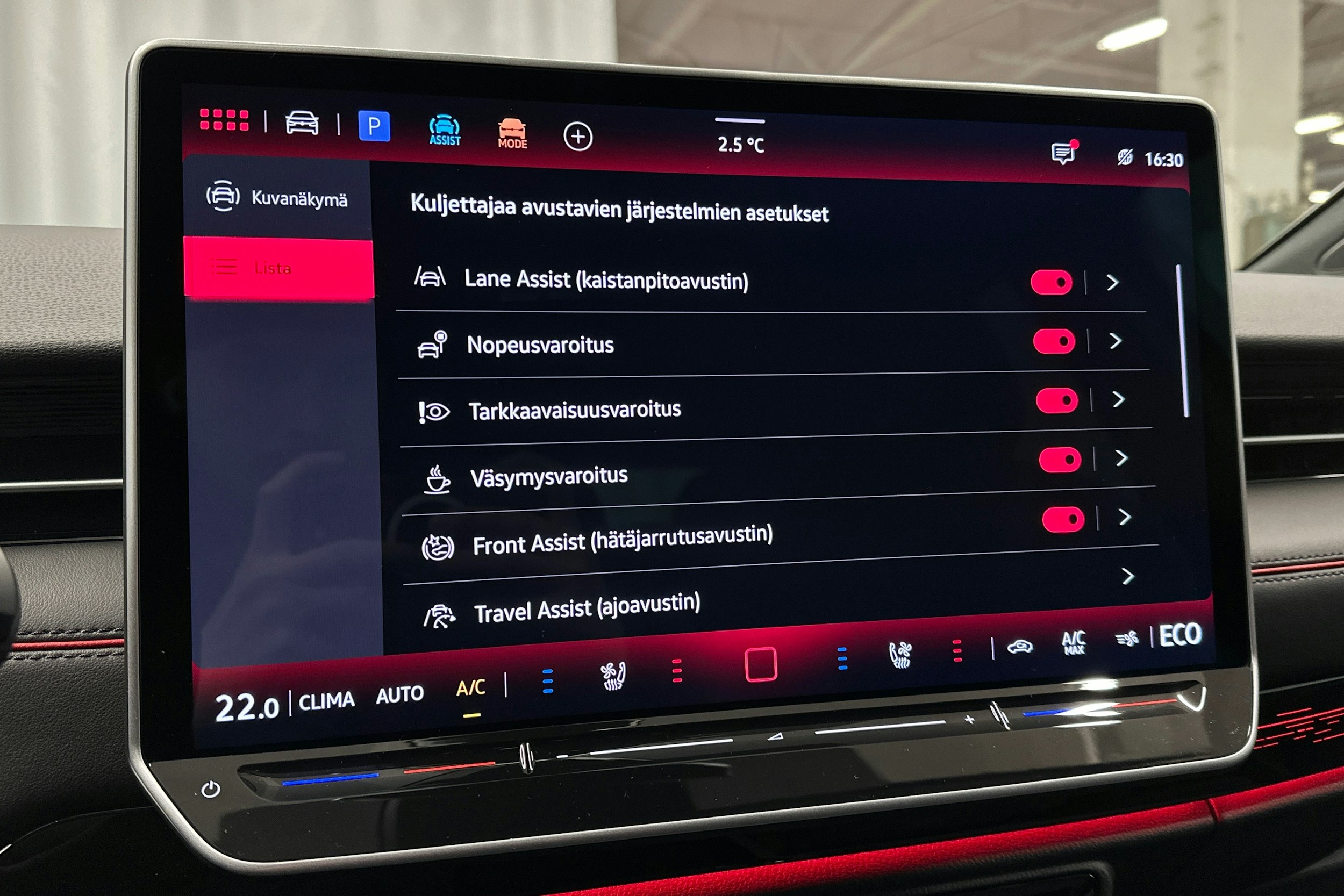 punainen Volkswagen ID.7 2025 kuva 28.