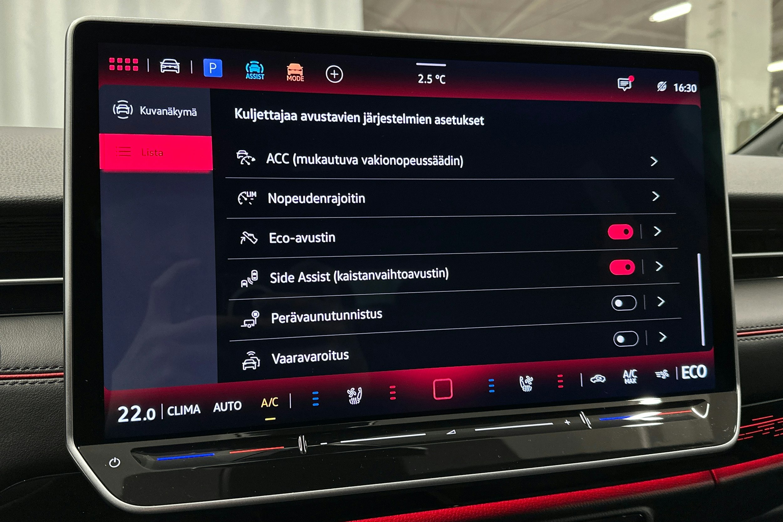 punainen Volkswagen ID.7 2025 kuva 29.