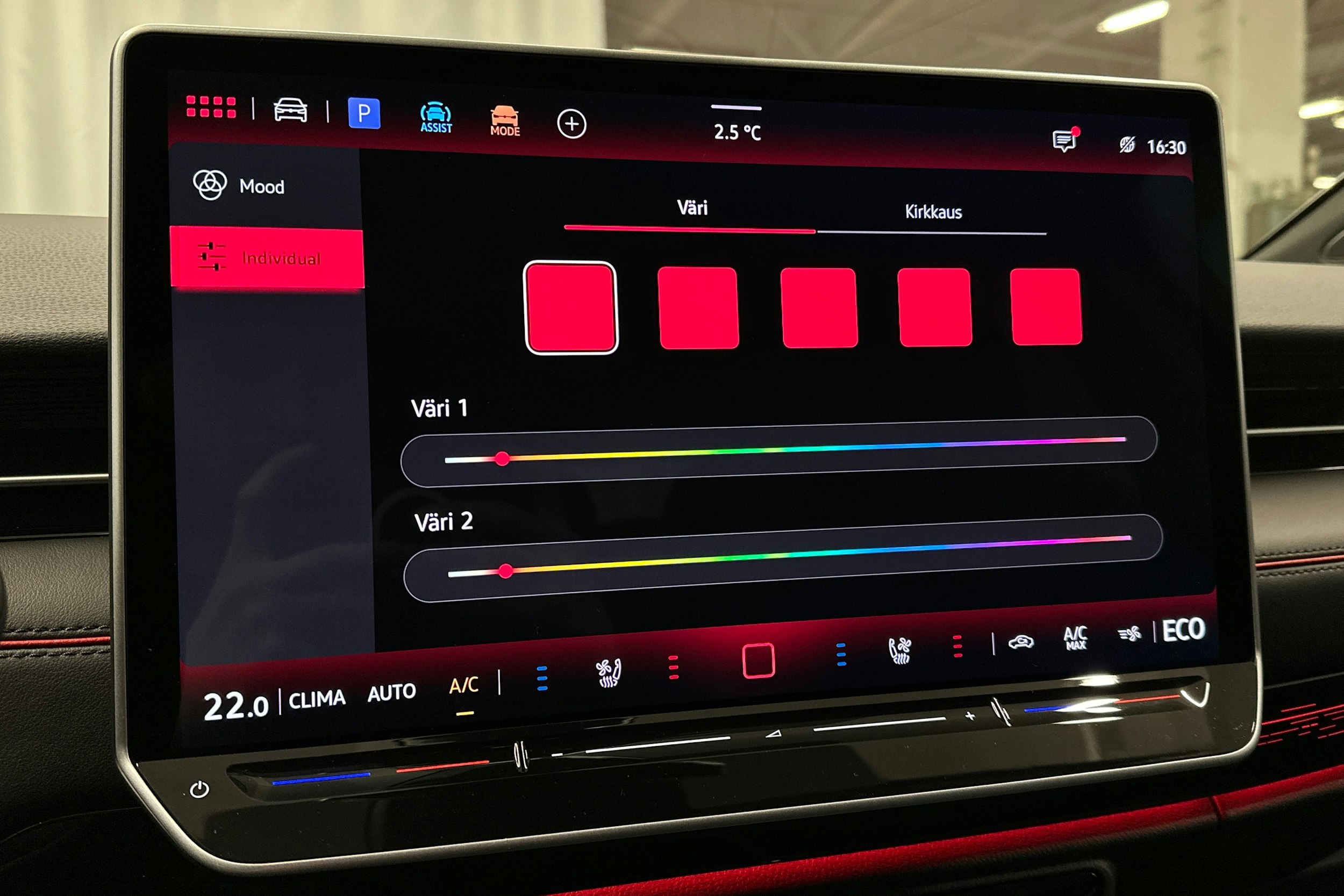 punainen Volkswagen ID.7 2025 kuva 30.