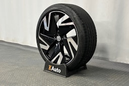 punainen Volkswagen ID.7 2025 kuva 13.