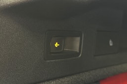 punainen Volkswagen ID.7 2025 kuva 16.