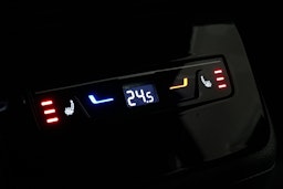 punainen Volkswagen ID.7 2025 kuva 17.