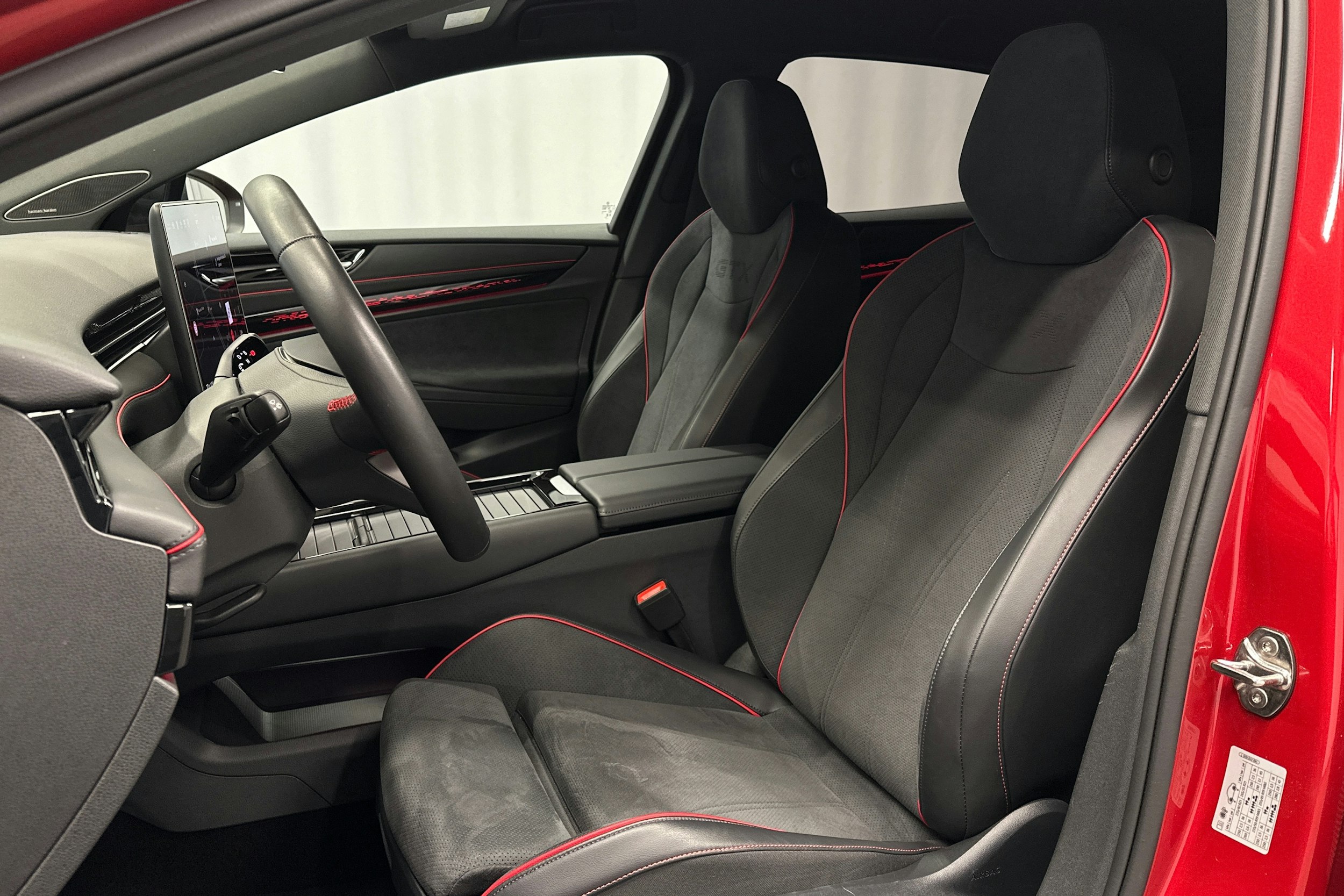 punainen Volkswagen ID.7 2025 kuva 18.