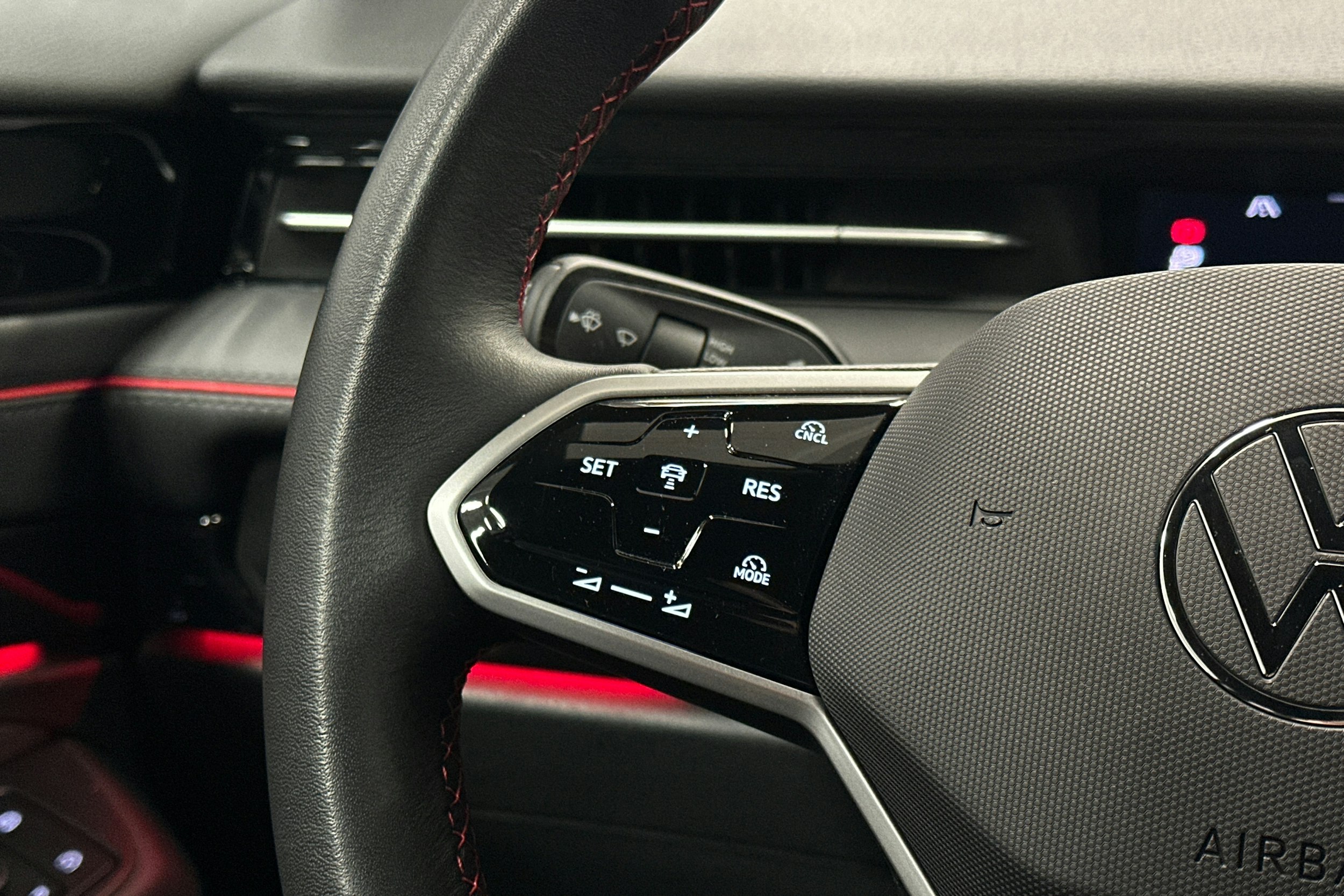 punainen Volkswagen ID.7 2025 kuva 22.