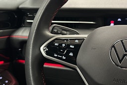 punainen Volkswagen ID.7 2025 kuva 22.