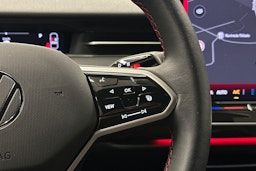 punainen Volkswagen ID.7 2025 kuva 23.