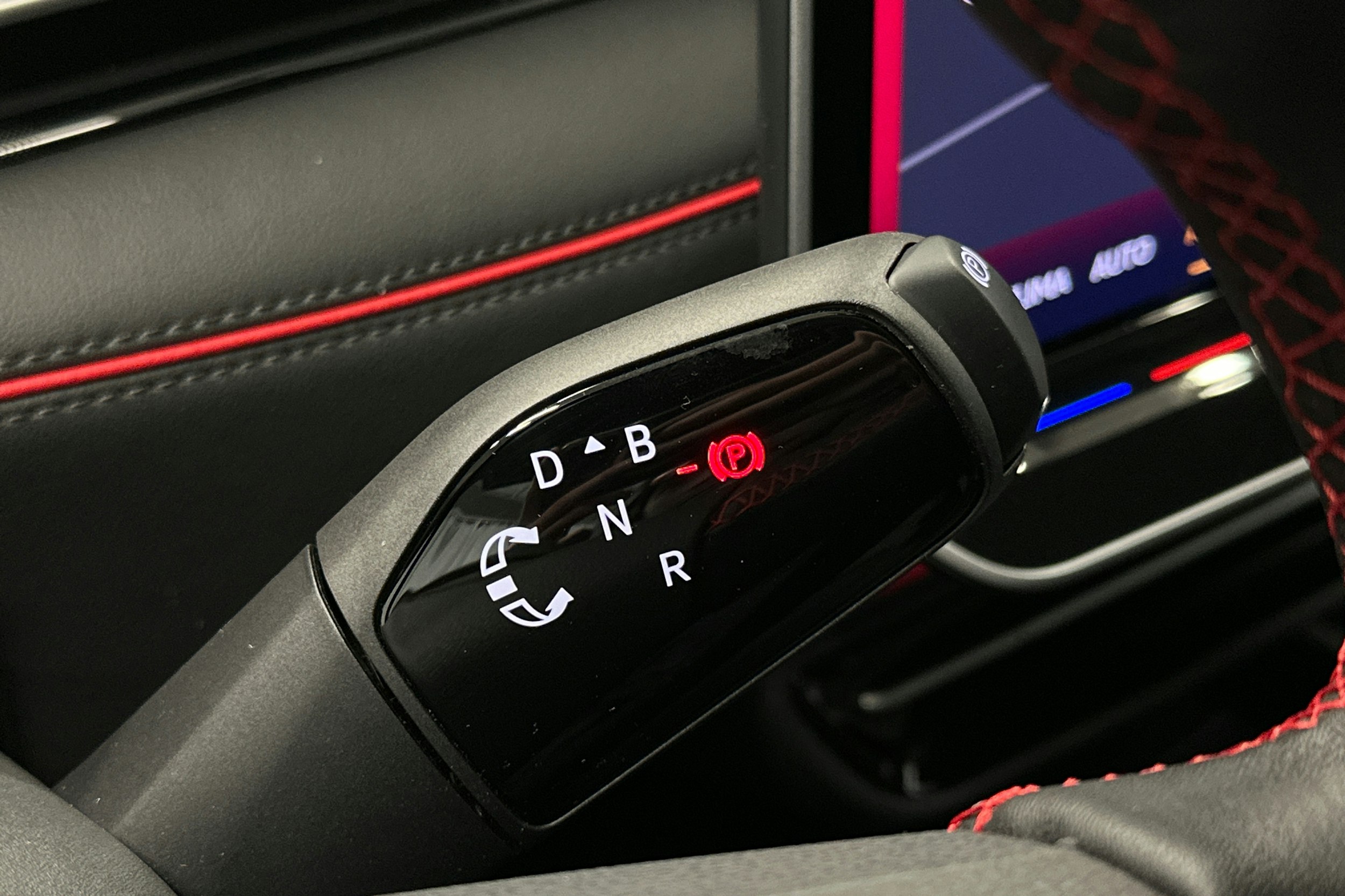 punainen Volkswagen ID.7 2025 kuva 24.