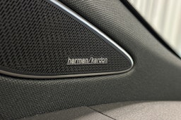 punainen Volkswagen ID.7 2025 kuva 38.