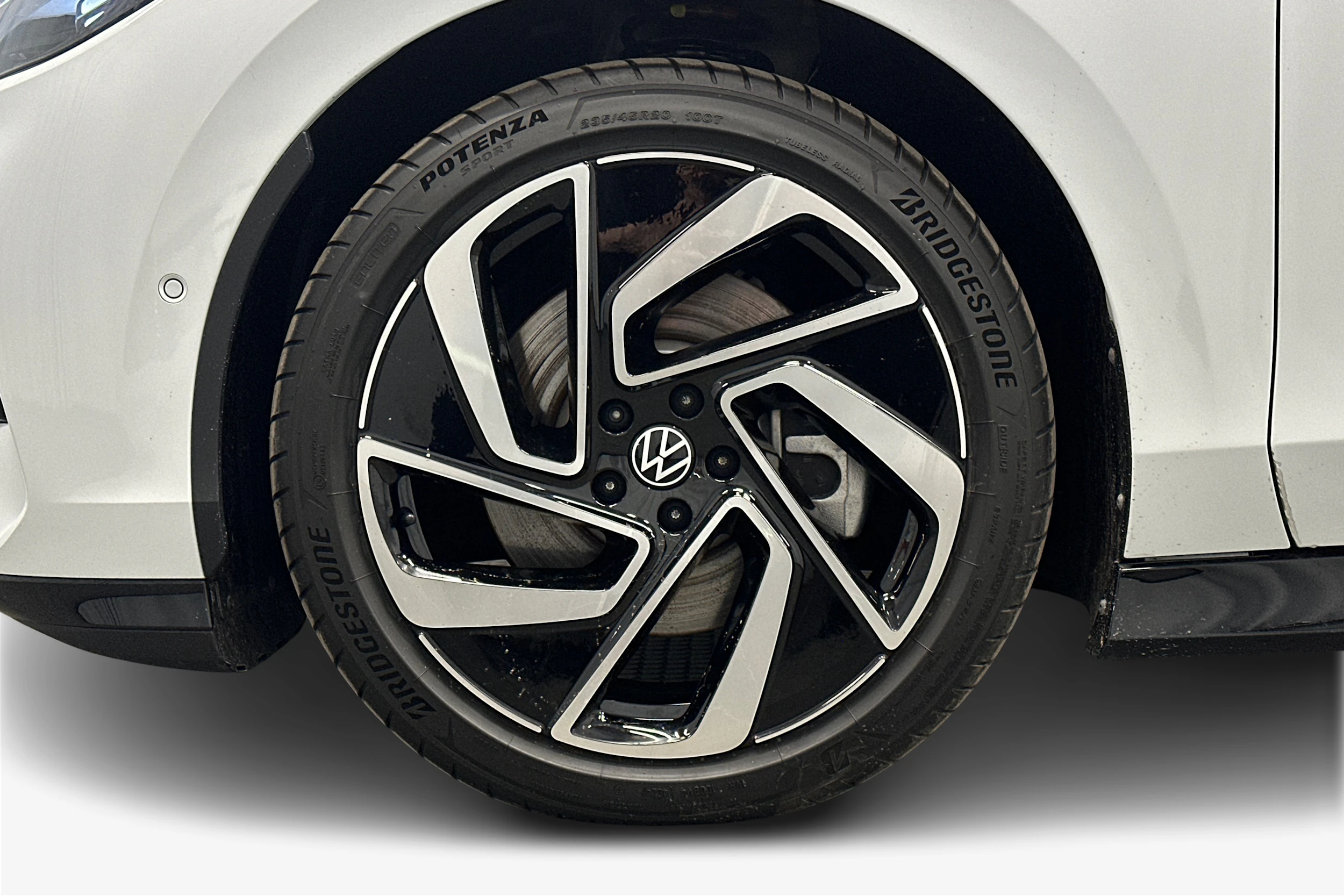 met. valkoinen Volkswagen ID.7 2025 kuva 12.