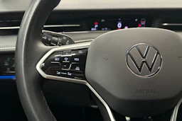 sininen Volkswagen ID.7 2025 kuva 11.