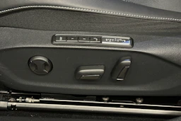 sininen Volkswagen ID.7 2025 kuva 36.