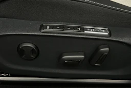 sininen Volkswagen ID.7 2025 kuva 15.