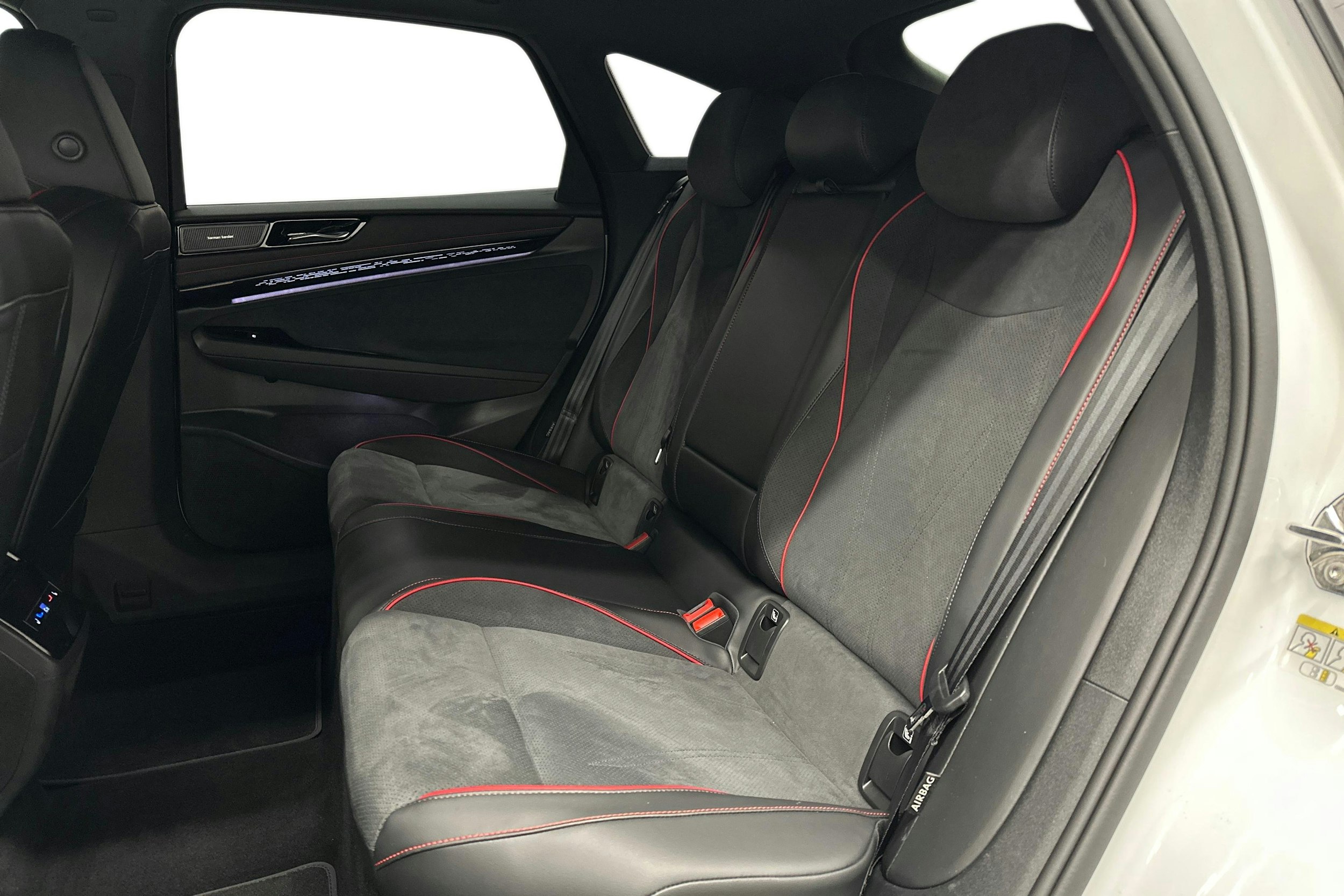 valkoinen Volkswagen ID.7 2025 kuva 10.