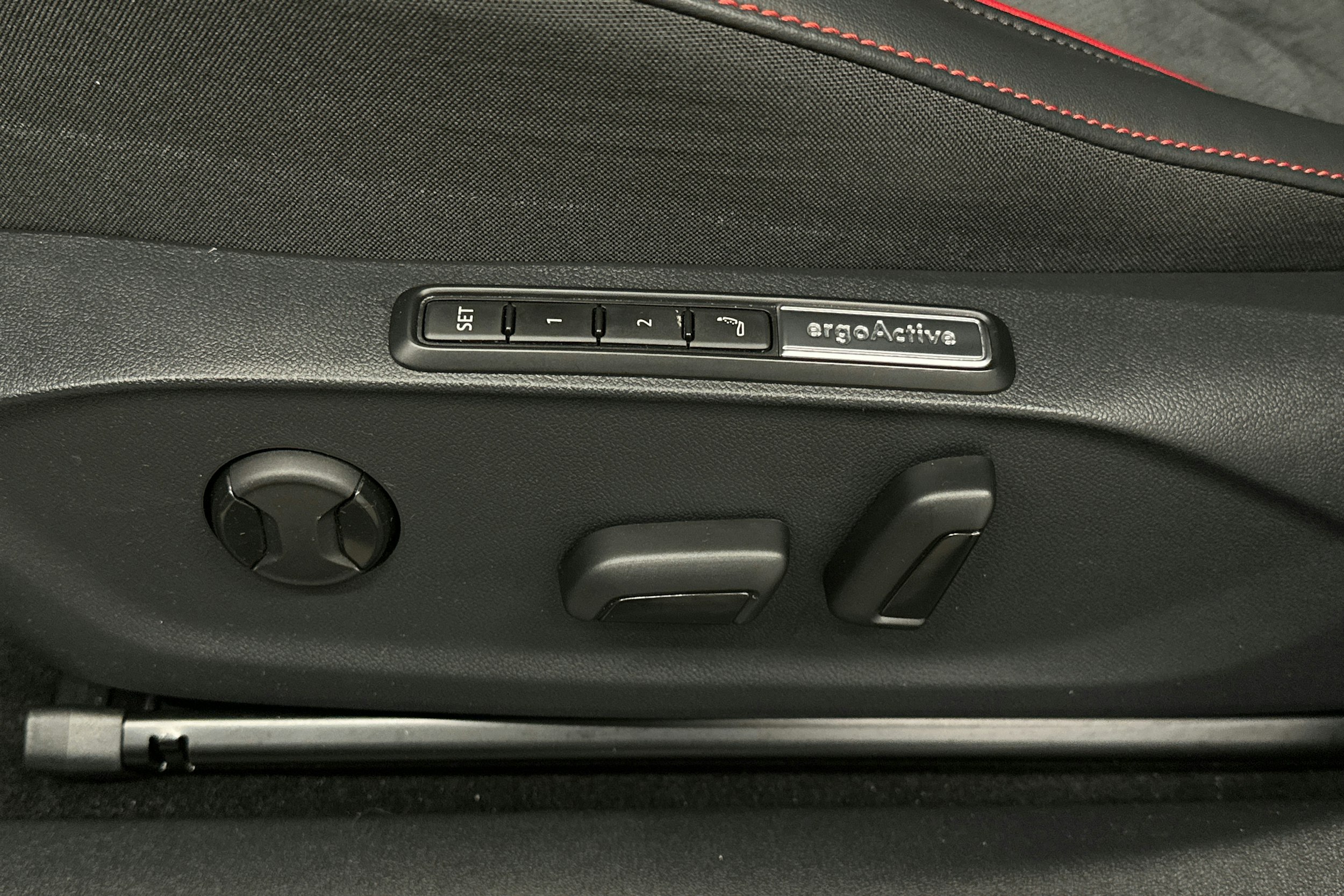 valkoinen Volkswagen ID.7 2025 kuva 18.