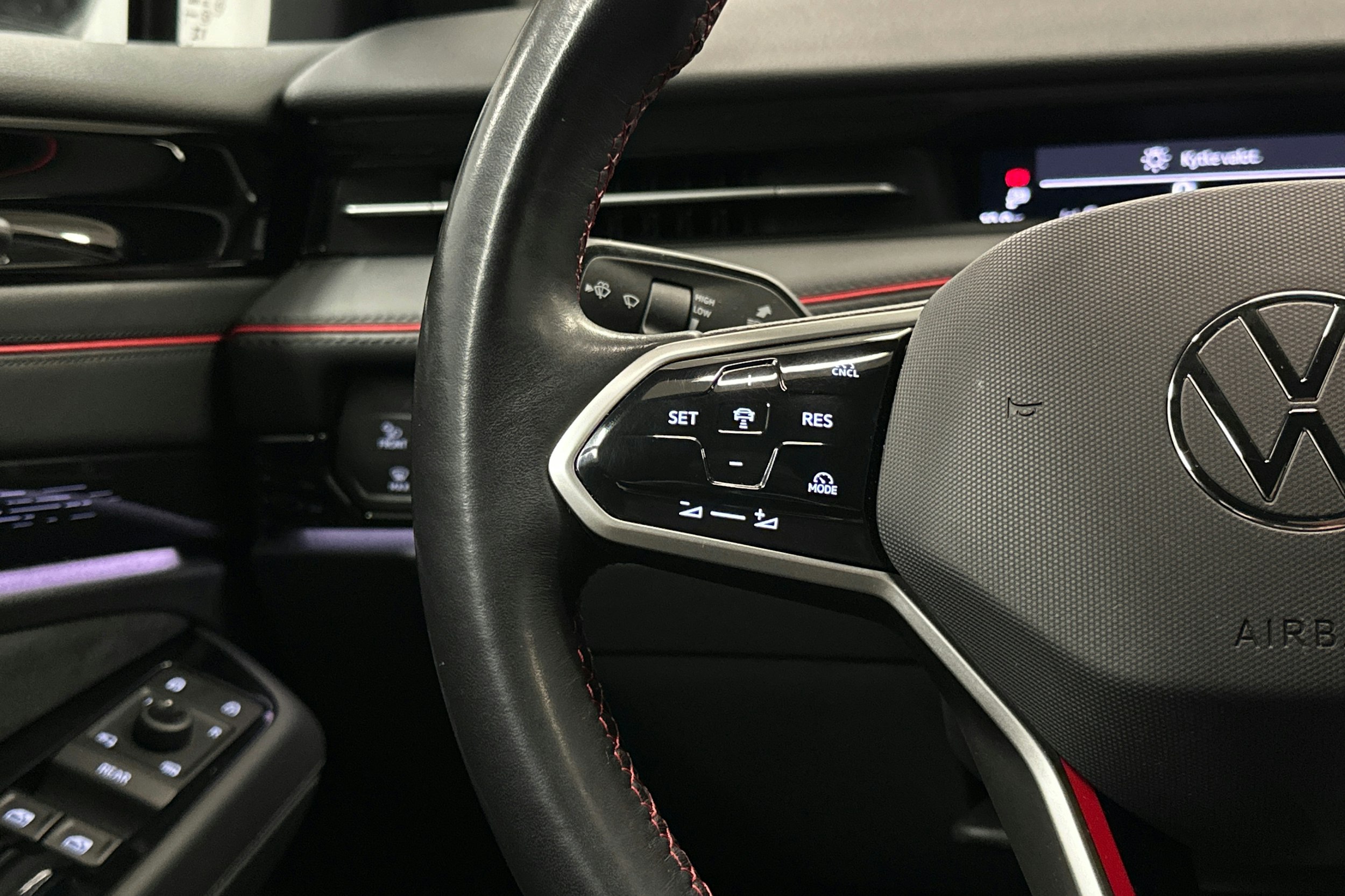 valkoinen Volkswagen ID.7 2025 kuva 21.